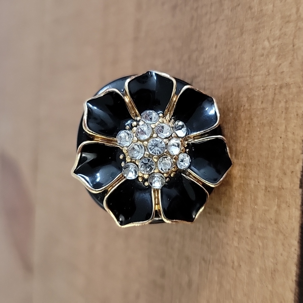 Black and Gold Flower Ring - Picture 5 of 7